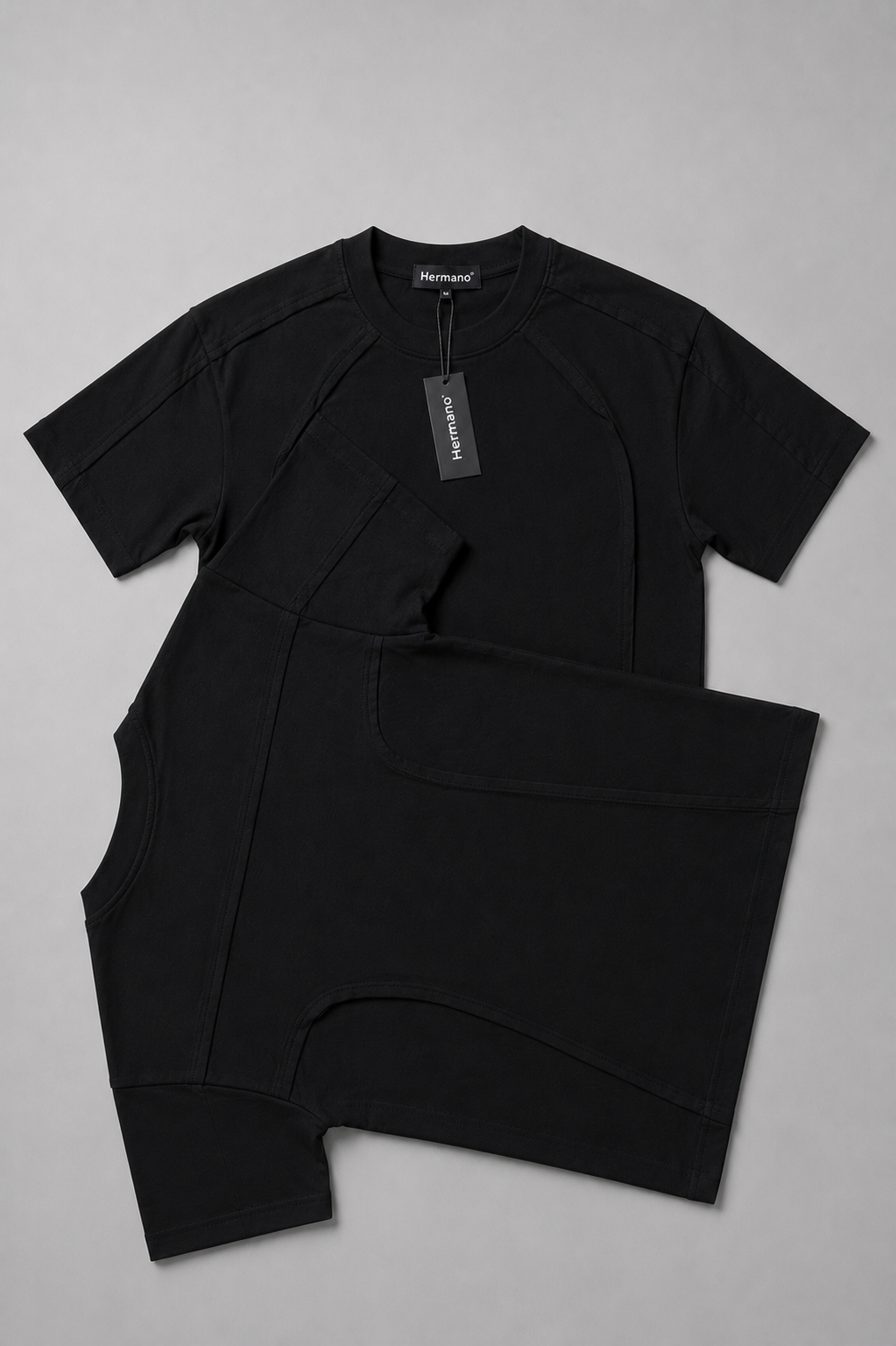 Essential basic t-shirt with stylish seam detail