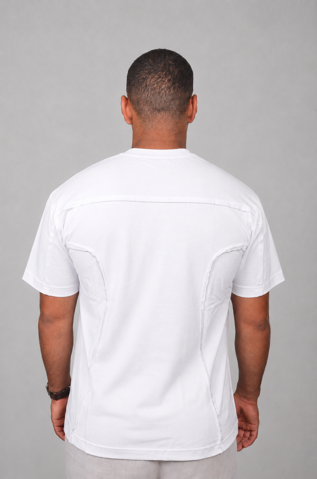 Essential basic t-shirt with stylish seam detail